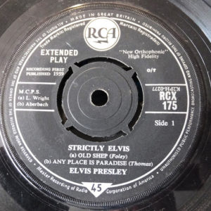 Elvis Presley - Strictly Elvis (7", EP, O/T)
